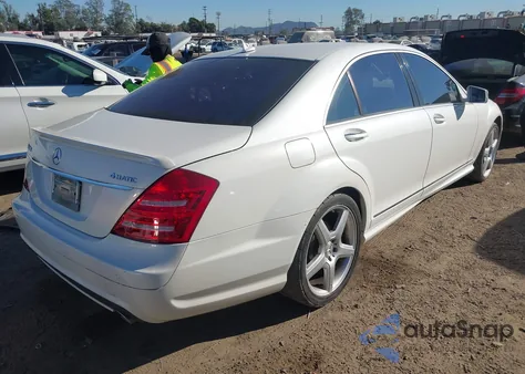 2009 Mercedes-Benz S 550 4Matic z USA, uszkodzony, nr VIN WDDNG86X99A257806